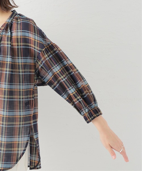 Spick & Span(スピックアンドスパン)の「スラブチェックVカラー ブラウス(シャツ/ブラウス・レディース・ネイビー/グリーン・FREE)」の4枚目の写真