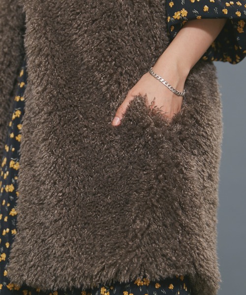 LAVEANGE（ラビアンジェ）の「フェイクファーベスト（ベスト・レディース・ブラック/グレー/モカ/アイボリー・LL/3L/M）」の16枚目の写真