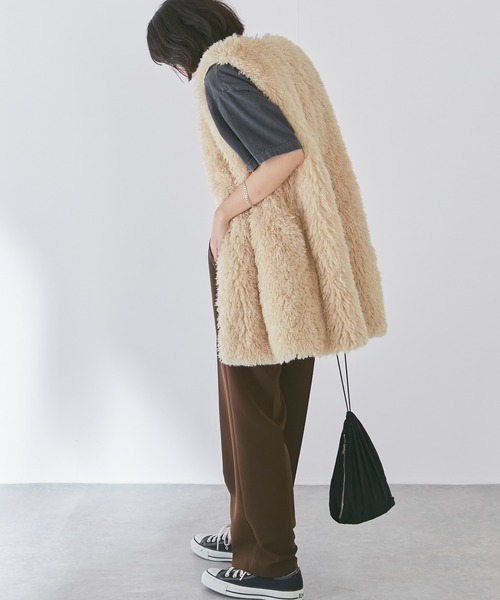 LAVEANGE（ラビアンジェ）の「フェイクファーベスト（ベスト・レディース・ブラック/グレー/モカ/アイボリー・LL/3L/M）」の5枚目の写真