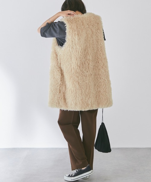 LAVEANGE（ラビアンジェ）の「フェイクファーベスト（ベスト・レディース・ブラック/グレー/モカ/アイボリー・LL/3L/M）」の6枚目の写真