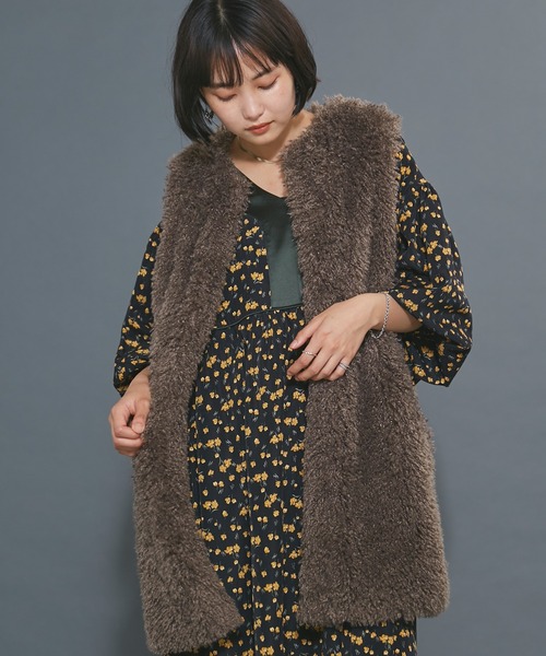 LAVEANGE（ラビアンジェ）の「フェイクファーベスト（ベスト・レディース・ブラック/グレー/モカ/アイボリー・LL/3L/M）」の8枚目の写真