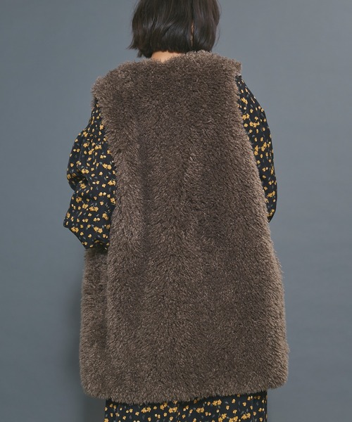 LAVEANGE（ラビアンジェ）の「フェイクファーベスト（ベスト・レディース・ブラック/グレー/モカ/アイボリー・LL/3L/M）」の10枚目の写真