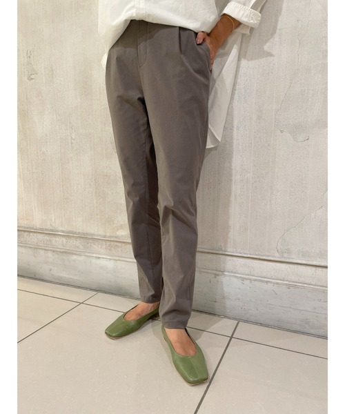 BEARDSLEY（ビアズリー）の「綿タックスリムパンツ：低身長・ウエスト背中側ゴム・高身長にも３サイズ展開（その他パンツ・レディース・ホワイト/ブラック/グレー/カーキ・1/2/0）」の3枚目の写真