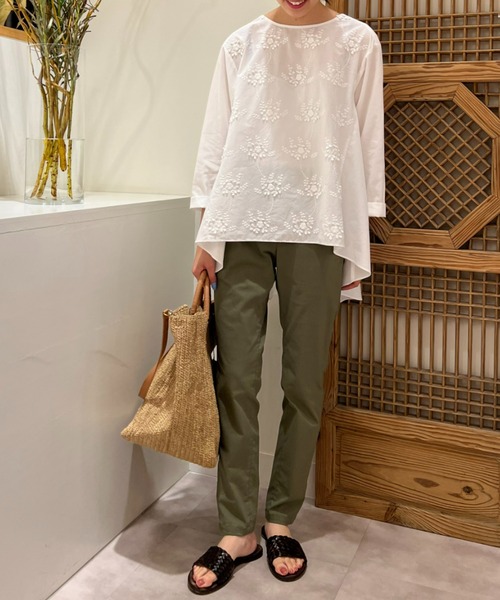 BEARDSLEY（ビアズリー）の「綿タックスリムパンツ：低身長・ウエスト背中側ゴム・高身長にも３サイズ展開（その他パンツ・レディース・ホワイト/ブラック/グレー/カーキ・1/2/0）」の12枚目の写真