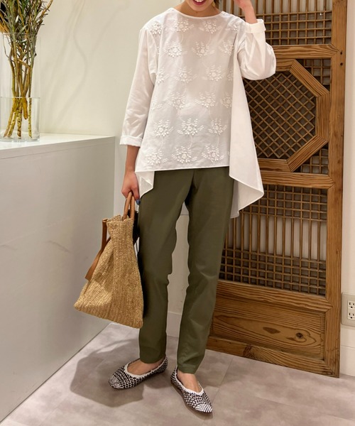 BEARDSLEY（ビアズリー）の「綿タックスリムパンツ：低身長・ウエスト背中側ゴム・高身長にも３サイズ展開（その他パンツ・レディース・ホワイト/ブラック/グレー/カーキ・1/2/0）」の10枚目の写真