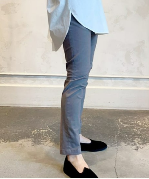 BEARDSLEY（ビアズリー）の「綿タックスリムパンツ：低身長・ウエスト背中側ゴム・高身長にも３サイズ展開（その他パンツ・レディース・ホワイト/ブラック/グレー/カーキ・1/2/0）」の7枚目の写真