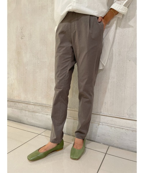 BEARDSLEY（ビアズリー）の「綿タックスリムパンツ：低身長・ウエスト背中側ゴム・高身長にも３サイズ展開（その他パンツ・レディース・ホワイト/ブラック/グレー/カーキ・1/2/0）」の8枚目の写真