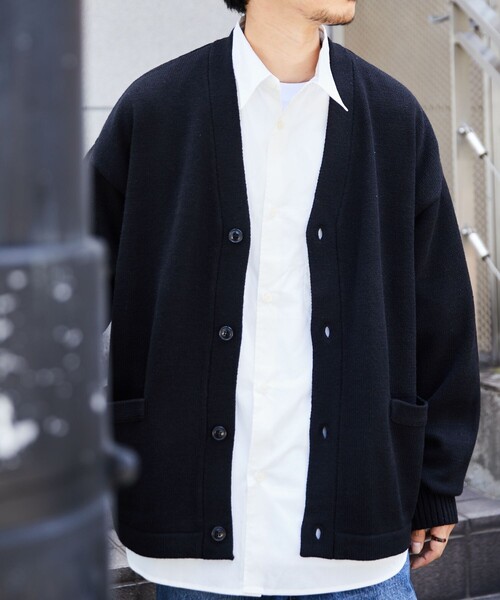 FREAK'S STORE（フリークスストア）の「WEB限定 ビッグシルエット イージーケア ウォッシャブル Vネックカーディガン（カーディガン/ボレロ・メンズ・ブラック/グレー/グレイッシュベージュ/グリーン/ネイビー/イエロー・SMALL/MEDIUM/LARGE）」の8枚目の写真