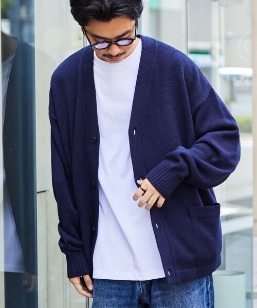 FREAK'S STORE（フリークスストア）の「WEB限定 ビッグシルエット イージーケア ウォッシャブル Vネックカーディガン（カーディガン/ボレロ・メンズ・ブラック/グレー/グレイッシュベージュ/グリーン/ネイビー/イエロー・SMALL/MEDIUM/LARGE）」の5枚目の写真