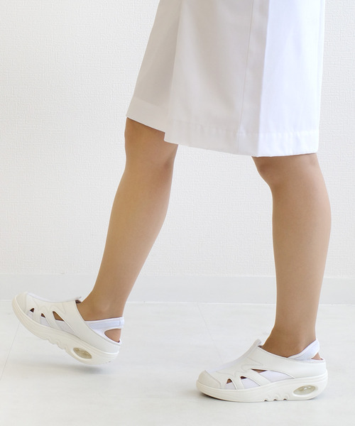 AmiAmi（アミアミ）の「かかとが踏めるエアーソールナーススニーカー/ナースシューズ（スニーカー・レディース・ライトグレー/ホワイト・22.5cm/23cm/23.5cm/24cm/24.5cm/25cm）」の6枚目の写真