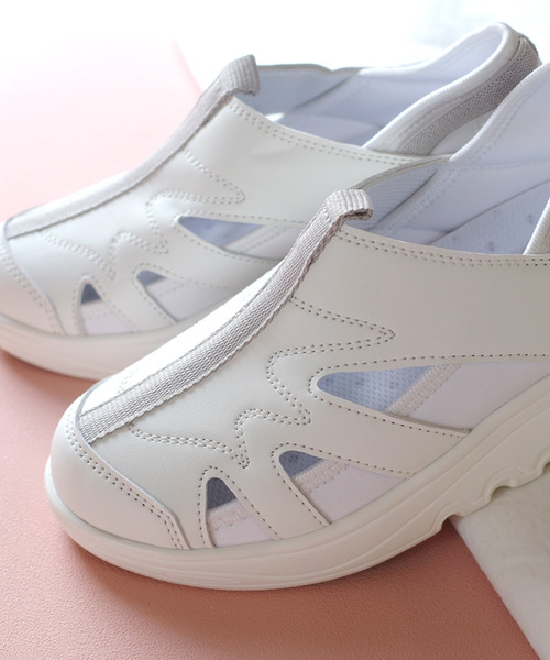 AmiAmi（アミアミ）の「かかとが踏めるエアーソールナーススニーカー/ナースシューズ（スニーカー・レディース・ライトグレー/ホワイト・22.5cm/23cm/23.5cm/24cm/24.5cm/25cm）」の14枚目の写真