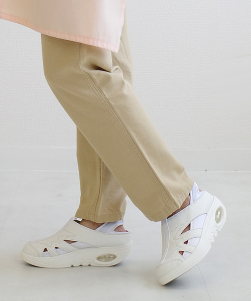 AmiAmi（アミアミ）の「かかとが踏めるエアーソールナーススニーカー/ナースシューズ（スニーカー・レディース・ライトグレー/ホワイト・22.5cm/23cm/23.5cm/24cm/24.5cm/25cm）」の5枚目の写真