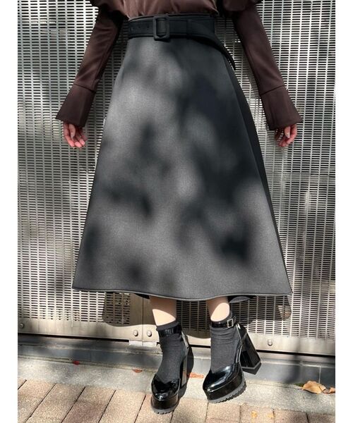 EATME（イートミー）の「ベルテッドイレヘムフレアスカート（スカート・レディース・ブラック/ベージュ・FREE）」の2枚目の写真