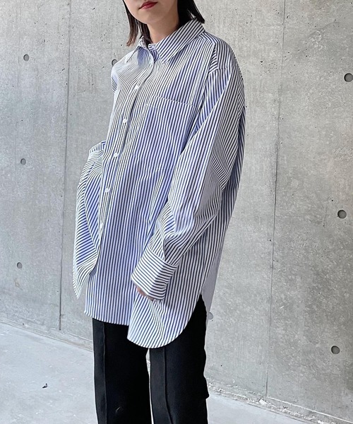 PAGEBOY（ページボーイ）の「ストライプBIGシャツ（シャツ/ブラウス・レディース・ホワイト×ブラック/ピンク/ブルー系その他・FREE）」の2枚目の写真