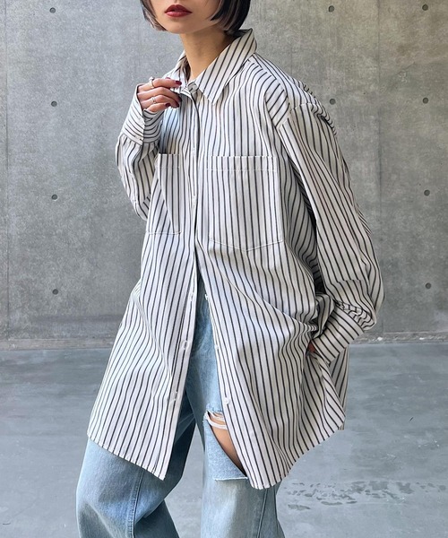 PAGEBOY（ページボーイ）の「ストライプBIGシャツ（シャツ/ブラウス・レディース・ホワイト×ブラック/ピンク/ブルー系その他・FREE）」の4枚目の写真