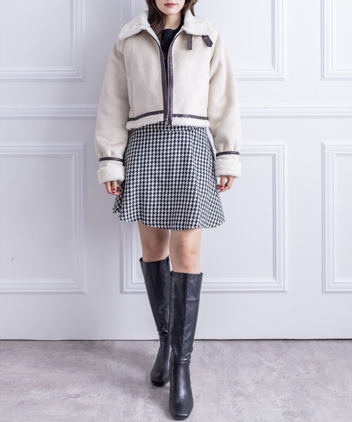 clear(クリア)の「ショートムートンジャケット(ムートンコート・レディース・ブラック/アイボリー・F)」の4枚目の写真