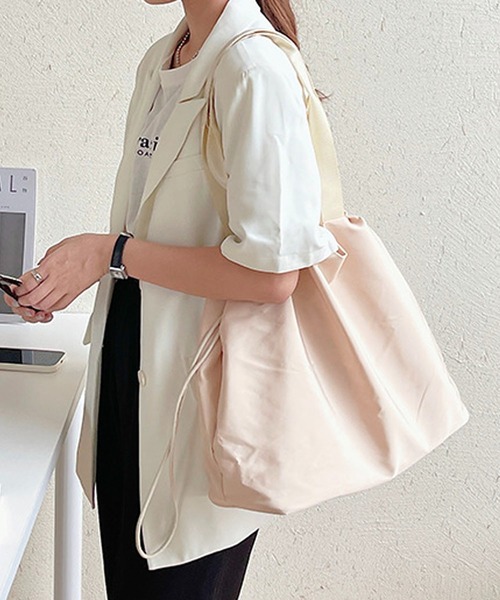 the case（ザケース）の「[THE CASE SELECT]Shining drawstring tote 巾着トートバッグ（ショルダーバッグ・レディース・ブラック/グリーン/ベージュ/マスタード・FREE）」の21枚目の写真