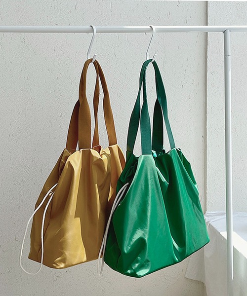 the case（ザケース）の「[THE CASE SELECT]Shining drawstring tote 巾着トートバッグ（ショルダーバッグ・レディース・ブラック/グリーン/ベージュ/マスタード・FREE）」の14枚目の写真