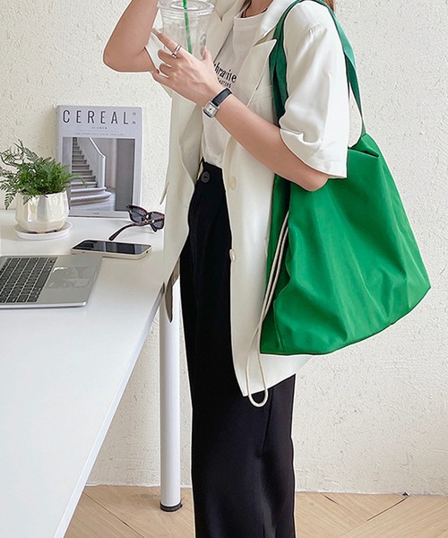 the case（ザケース）の「[THE CASE SELECT]Shining drawstring tote 巾着トートバッグ（ショルダーバッグ・レディース・ブラック/グリーン/ベージュ/マスタード・FREE）」の18枚目の写真