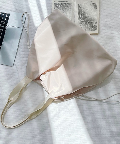 the case（ザケース）の「[THE CASE SELECT]Shining drawstring tote 巾着トートバッグ（ショルダーバッグ・レディース・ブラック/グリーン/ベージュ/マスタード・FREE）」の22枚目の写真