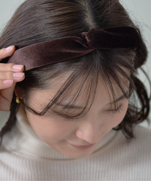 Monocoro toppi(モノコロトッピ)の「ベロア クロス シンプル カチューシャ(カチューシャ・レディース・ブラウン/ベージュ・フリー)」の9枚目の写真