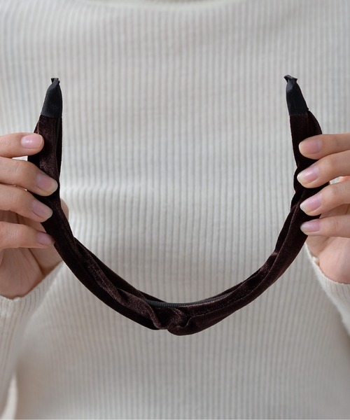 Monocoro toppi(モノコロトッピ)の「ベロア クロス シンプル カチューシャ(カチューシャ・レディース・ブラウン/ベージュ・フリー)」の5枚目の写真