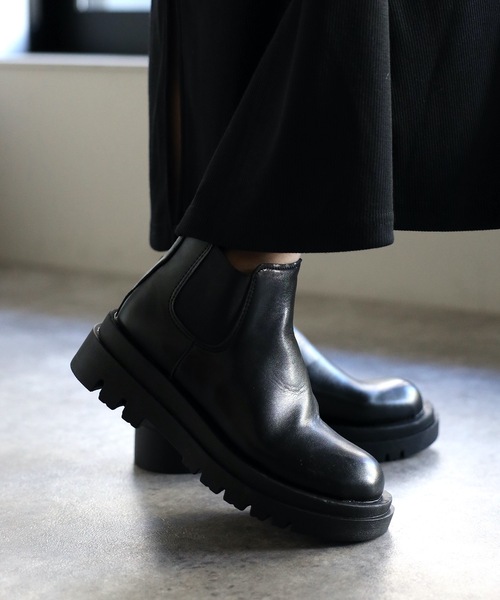 ap retro（アプレトロ）の「サイドゴアショートブーツ（ブーツ・レディース・ブラック/ホワイト・LARGE/MEDIUM）」の5枚目の写真