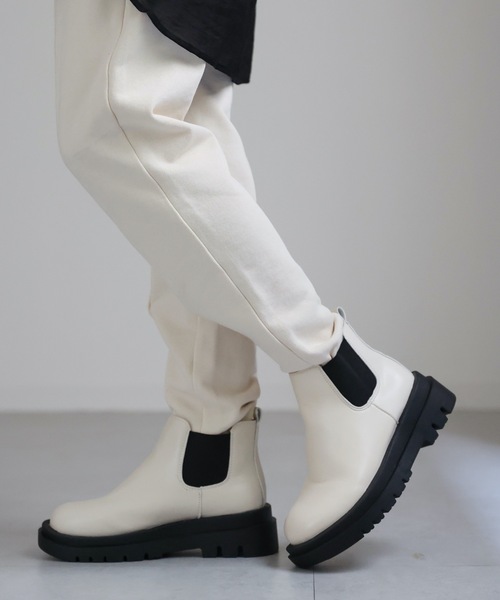 ap retro（アプレトロ）の「サイドゴアショートブーツ（ブーツ・レディース・ブラック/ホワイト・LARGE/MEDIUM）」の4枚目の写真