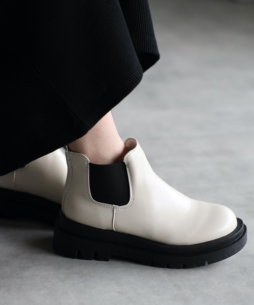 ap retro（アプレトロ）の「サイドゴアショートブーツ（ブーツ・レディース・ブラック/ホワイト・LARGE/MEDIUM）」の17枚目の写真