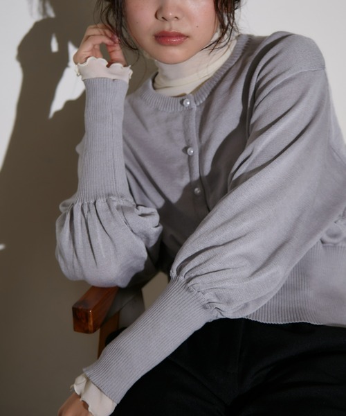 ECRIRE（エクリール）の「【陽コラボ】パールボタンカーディガン（カーディガン/ボレロ・レディース・アイボリー/ブラック/グレー・M）」の8枚目の写真