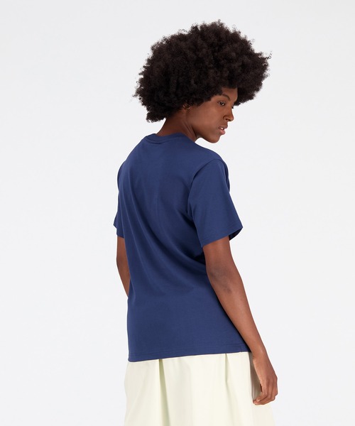 NEW BALANCE（ニューバランス）の「NB Athletics Icono グラフィックショートスリーブTシャツ（Tシャツ/カットソー・レディース・ネイビー/レッド/ブラック/アイボリー・SMALL/MEDIUM/LARGE/X-LARGE）」の21枚目の写真