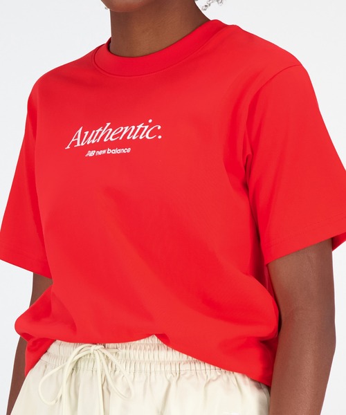 NEW BALANCE（ニューバランス）の「NB Athletics Icono グラフィックショートスリーブTシャツ（Tシャツ/カットソー・レディース・ネイビー/レッド/ブラック/アイボリー・SMALL/MEDIUM/LARGE/X-LARGE）」の17枚目の写真