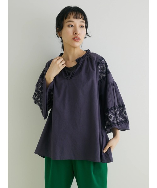 CRAFT STANDARD BOUTIQUE(クラフトスタンダードブティック)の「インドコットン 刺繍スリーブスキッパーブラウス ◆(シャツ/ブラウス・レディース・チャコールグレー/オフホワイト・FREE)」の3枚目の写真