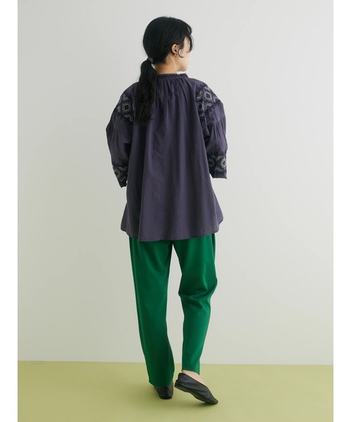 CRAFT STANDARD BOUTIQUE(クラフトスタンダードブティック)の「インドコットン 刺繍スリーブスキッパーブラウス ◆(シャツ/ブラウス・レディース・チャコールグレー/オフホワイト・FREE)」の9枚目の写真