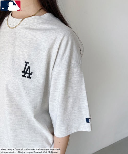 MLB（メジャーリーグベースボール）の「【WEB限定 別注】MLB チームロゴワンポイント刺繍 クルーネック 半袖Tシャツ（Tシャツ/カットソー・レディース・ブラック/ホワイト系その他2/グレー/ネイビー/ホワイト系その他/ホワイト系その他3・M/L/XL）」の11枚目の写真