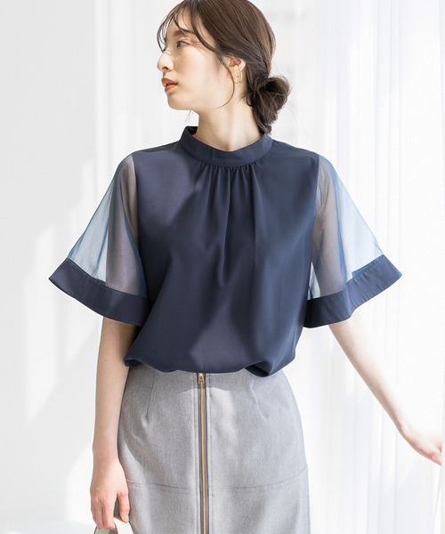 Andemiu(アンデミュウ)の「イソザイフレアブラウス905780(シャツ/ブラウス・レディース・アイボリー/オフホワイト/ネイビー/ブラック・FREE)」の4枚目の写真