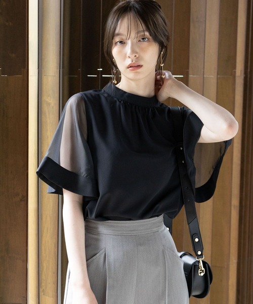 Andemiu(アンデミュウ)の「イソザイフレアブラウス905780(シャツ/ブラウス・レディース・アイボリー/オフホワイト/ネイビー/ブラック・FREE)」の3枚目の写真