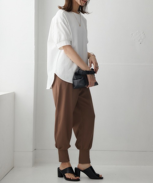 nissen(ニッセン)の「綿100%バスク後ろボタントップス(2023改良Ver.)(Tシャツ/カットソー・レディース・ブラック/グレイッシュベージュ/グレイッシュブルー/オフホワイト/ライトカーキ/ラベンダー・S~M/L~LL)」の10枚目の写真