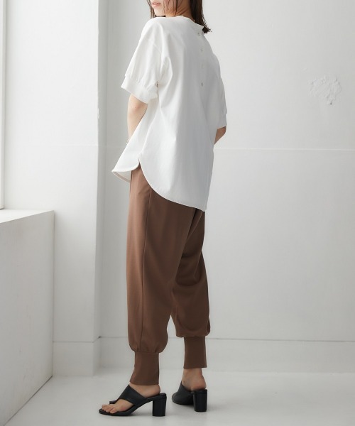nissen(ニッセン)の「綿100%バスク後ろボタントップス(2023改良Ver.)(Tシャツ/カットソー・レディース・ブラック/グレイッシュベージュ/グレイッシュブルー/オフホワイト/ライトカーキ/ラベンダー・S~M/L~LL)」の18枚目の写真