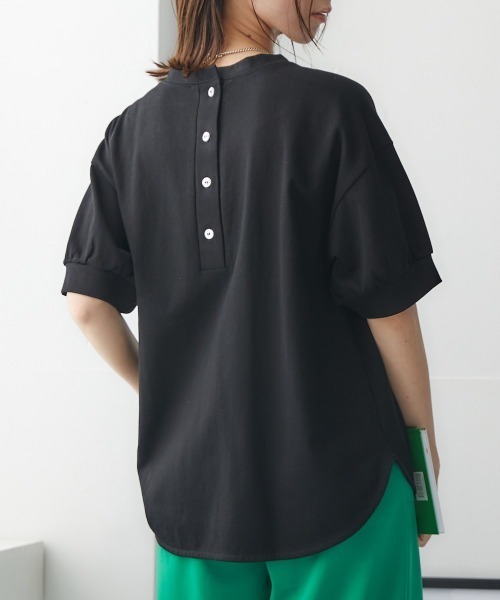 nissen(ニッセン)の「綿100%バスク後ろボタントップス(2023改良Ver.)(Tシャツ/カットソー・レディース・ブラック/グレイッシュベージュ/グレイッシュブルー/オフホワイト/ライトカーキ/ラベンダー・S~M/L~LL)」の21枚目の写真