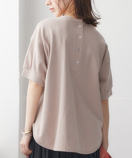nissen(ニッセン)の「綿100%バスク後ろボタントップス(2023改良Ver.)(Tシャツ/カットソー・レディース・ブラック/グレイッシュベージュ/グレイッシュブルー/オフホワイト/ライトカーキ/ラベンダー・S~M/L~LL)」の14枚目の写真