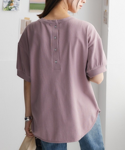 nissen(ニッセン)の「綿100%バスク後ろボタントップス(2023改良Ver.)(Tシャツ/カットソー・レディース・ブラック/グレイッシュベージュ/グレイッシュブルー/オフホワイト/ライトカーキ/ラベンダー・S~M/L~LL)」の9枚目の写真