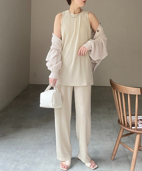 She's Closet(シーズクローゼット)の「楊柳プリーツアメスリタンクトッププルオーバー&パンツスタイルセットアップ(セットアップ・レディース・グレイッシュベージュ/ブラック/アイボリー・FREE)」の1枚目の写真