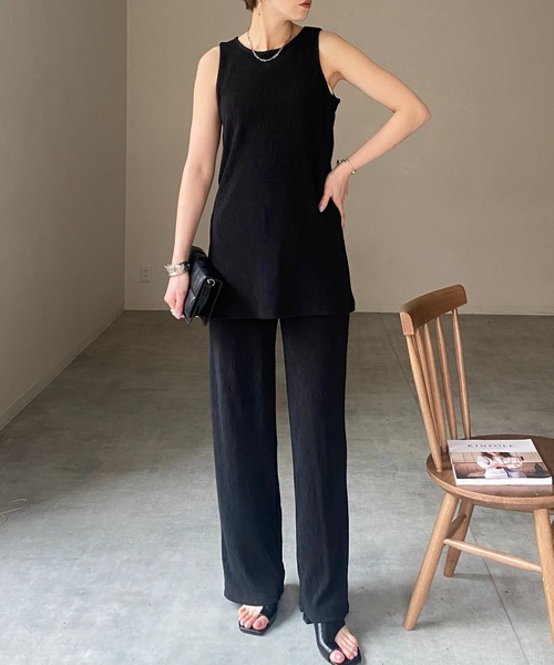 She's Closet(シーズクローゼット)の「楊柳プリーツアメスリタンクトッププルオーバー&パンツスタイルセットアップ(セットアップ・レディース・グレイッシュベージュ/ブラック/アイボリー・FREE)」の3枚目の写真