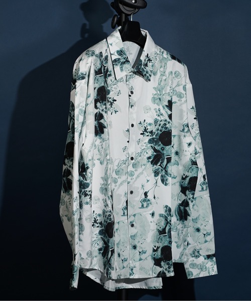 unrelaxing(アンリラクシング)の「ビッグシルエット総柄シャツ(シャツ/ブラウス・メンズ・パイソン/ライトグリーン/ホワイト系その他/A/ブラック系その他4/ブラック系その他6/ダークグリーン系/ダークオリーブ/ダークブラック/ブラック/その他14/その他26/ブラック系3/ライトグレー/ライトホワイト/ライトブラック/W/ホワイト系5/ブラック系その他3/ホワイト系その他2/その他35/ホワイト×エメラルドグリーン/ダークグリーン系2/その他29/チョコ/オリーブ系1/N/レッド/ケリーグリーン/ダークアッシュ/Y/ブラック×ブラック/ブラック系4/P/チャコールグレー×ブラック/ベージュ系その他/アイボリー系4/ブルー系6/その他18/アッシュグレー/ブラック×ブルー/その他21/ライトブルー/クリアグリーン/クリアブルー/その他27/ホワイト×ブルー/ホワイト系その他7/その他12/ブラック系その他/F/クリアブラック/グレー系その他2/インディゴブルー/スカイブルー系6/Z/チェリーレッド/その他13/J/ライトグリーン系1/ベージュ系/イエロー系1/パープル/ブラック×ピンク/ホワイト×ブラック/グレー系2/アイボリー/オリーブ系/カーキ系7/ライトグリーン系4/ブルー系8/ホワイト×グレー/ブラック系その他5/ライトグレー系1/ホワイト/ホワイト系その他3/ホワイト系6/ブラック×ホワイト/ブラック系1/その他10/ホワイト系7/ホワイト系8/ホワイト系9/スミクロ/ダークグリーン系1/その他2/C/その他4/G/S/その他1/ブラック系7/ブラック系8/その他/その他17/Q/その他19/H/その他30/ダークブラウン/ホワイト×グリーン/その他3/ブラック系その他7/ブラック×レッド/グリーン系その他5/ホワイト×ピンク/ホワイト×カーキブラウン/グリーン系その他4/ブルー系その他2/グレー系3/レッド系6/イエロー系8・FREE)」の4枚目の写真