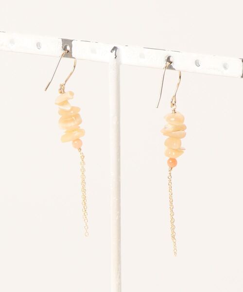 tone(トーン)の「【L.amiche】マザーオブパール×14kgfピアス(ピアス(両耳用)・レディース・ベージュ・FREE)」の2枚目の写真