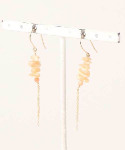 tone(トーン)の「【L.amiche】マザーオブパール×14kgfピアス(ピアス(両耳用)・レディース・ベージュ・FREE)」の4枚目の写真