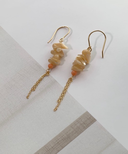 tone(トーン)の「【L.amiche】マザーオブパール×14kgfピアス(ピアス(両耳用)・レディース・ベージュ・FREE)」の3枚目の写真