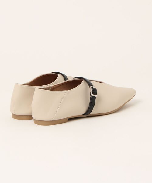 EVOL（イーボル）の「一部WEB限定カラー【EVOL】ソフトスクエアUカットベルトフラットパンプス IV5197（パンプス・レディース・ブラック/アイボリー/ゴールド/ブラック系その他/シルバー/シルバーグレー/レオパード・23.0cm/25.0cm/23.5cm/22.0cm/24.0cm/22.5cm/24.5cm）」の16枚目の写真