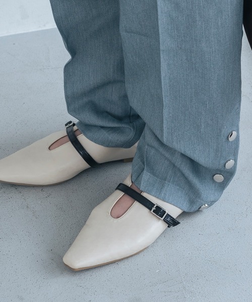 EVOL（イーボル）の「一部WEB限定カラー【EVOL】ソフトスクエアUカットベルトフラットパンプス IV5197（パンプス・レディース・ブラック/アイボリー/ゴールド/ブラック系その他/シルバー/シルバーグレー/レオパード・23.0cm/25.0cm/23.5cm/22.0cm/24.0cm/22.5cm/24.5cm）」の10枚目の写真